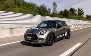 AMZ Fahrschule Zürich | Auto Fahrstunden, Motorrad Grundkurse, VKU