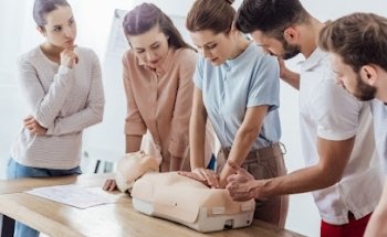 Nothelfer am Bahnhof Zürich Altstetten | Nothelferkurse für die Theorieprüfung