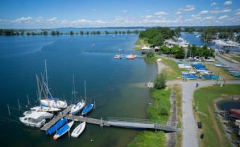 Sailing and motorboat school Hard