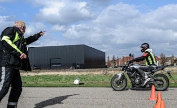 Rijschool & Motorshop Bert van den Hoek