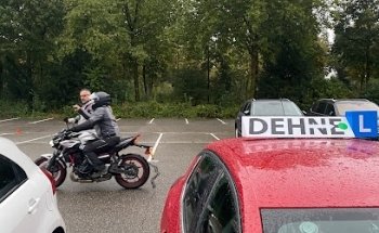 Dehne-rijschool auto-motor rijopleiding in Ede