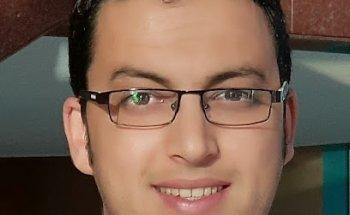 المدرب يحيى لتعليم قيادة السيارات في ابوظبي