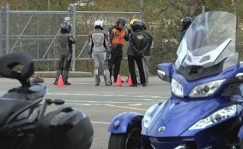 Sur 2 Roues-Ecole De Moto