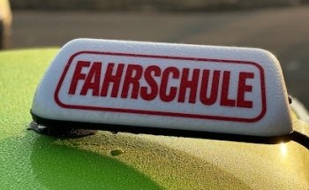 Fahrschule Erfurt das Fahrschulkombinat (by Pierre Blank)