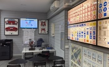 AUTOSCUOLA TRIANGOLO