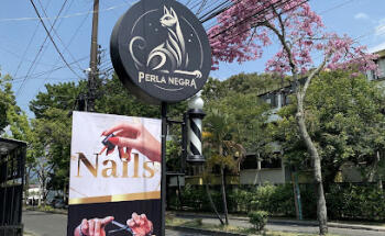 Perla Negra Nails & Barberia