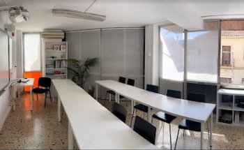 ThomaS English School