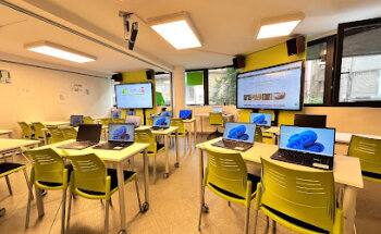 The Corner Centre d'Estudis