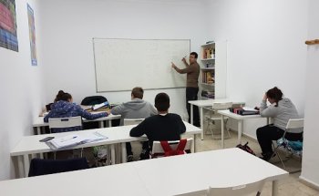 Academia Luis (Clases Particulares, Inglés Y Cursos De Formación)