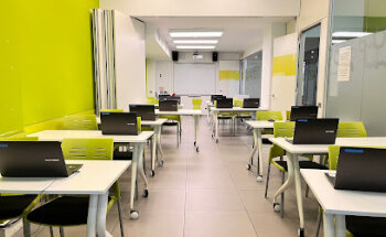 The Corner Centre d'Estudis