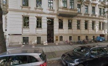 DIE DIALEKTWEGMACHERIN