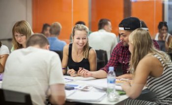 Studio 3 School of English - Academia de Inglés