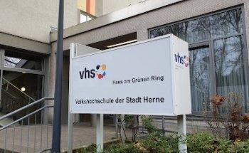 Volkshochschule (VHS)