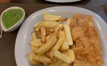 Four Candles Family Pub