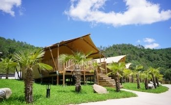 Camping Can Bora Lodges