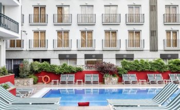 Aqua Hotel Bertran Park