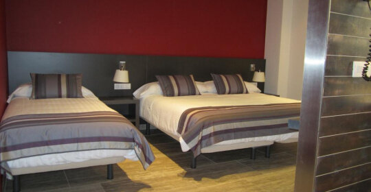 Restaurante y Alojamiento Can Mach