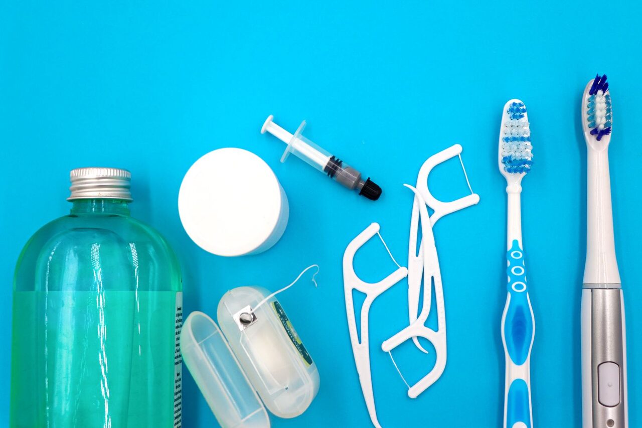 Irrigadores bucales: ¿sustituyen al hilo dental o son complementarios?