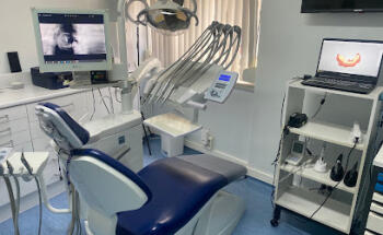MAXICLIN - Clinica Dentária