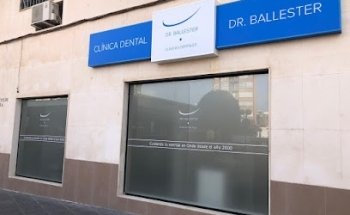 Clínica Dental Doctor Ballester Estética, ortodoncia invisible e implantología