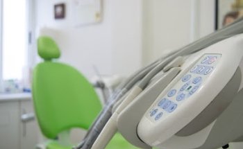 CLINICA DENTAL DRAS SALVADOR & BORJA