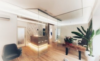 Clínica Dental DADENT – Implantes, Ortodoncia invisible Invisalign y Carillas en Granada