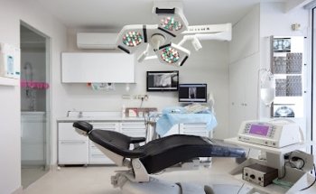 Centro Cirugía | Periodoncia | Implantes | Estética Dental Dr. Félez (BARCELONA)