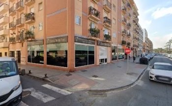 clinica dental black and white