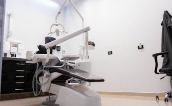 Omar Valero Periodontist