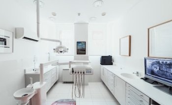 Clínica Dental Bayona - Dentista en Pamplona