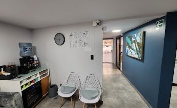 Clínica Dental VanaK. Dentista y Especialistas en Odontología, Cirugía Maxilofacial e Implantes