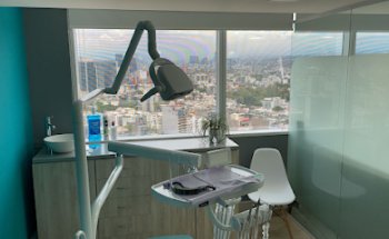 Dentista implantes coronas y ortodoncia WTC