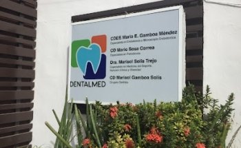 DENTAL MED, Clínica de Especialidades Dentales