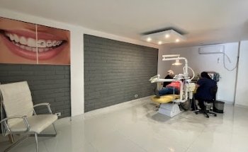 Dentista Farrah Villalobos