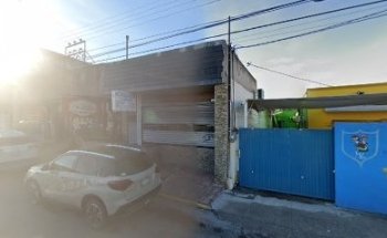 Dr. Carlos Valdés Calderón