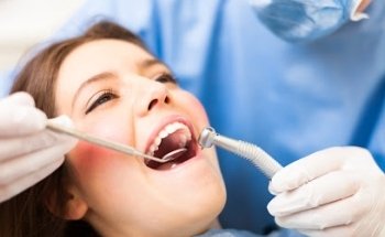 Oficina Dental / Dr. Carlos Gomez Siañez / Dr. Alan Andres Gomez Mora