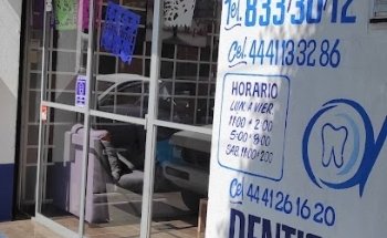 Médico estomatólogo