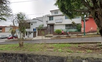 Dr. Roberto Velarde Durán