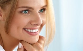 CLÍNICA DENTAL LÍNEA DENT Urgencias dentales | Diseño de sonrisa | Implantes | Ortodoncia