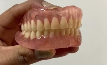 CONSULTORIO Y LABORATORIO DENTAL LAYA