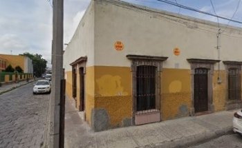 Consultorio frente ala iglesia de san miguelito