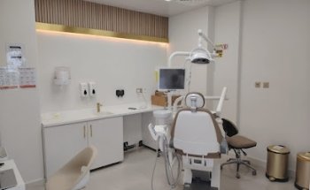 Al Thuraya Dental Implant Center مركز الثريا لطب وزراعة الأسنان