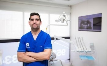 Dentist Ismael Cerezo Invisalign