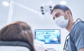 CLINICA DENTAL NAYEF OLESA