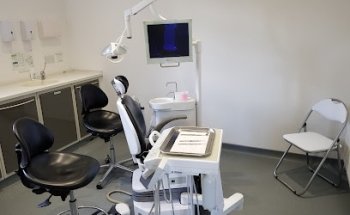 Parrock Dental & Implant Centres