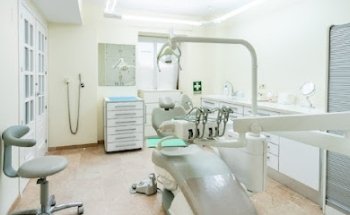 Clínica dental en Los Remedios | Manuel Domínguez Andújar