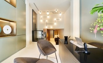 Lora Boutique Dental