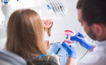 Clínica Dental Dr. Villamarín - Implantología y Rehabilitación Bucal