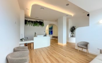 Servei de Cirurgia Maxil·lofacial, Implantologia, Odontologia i Estètica Facial. MaxiloStetic