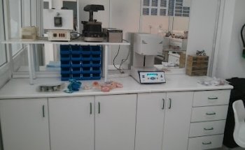 Protesico Dental Sevilla - Seprolab Dental